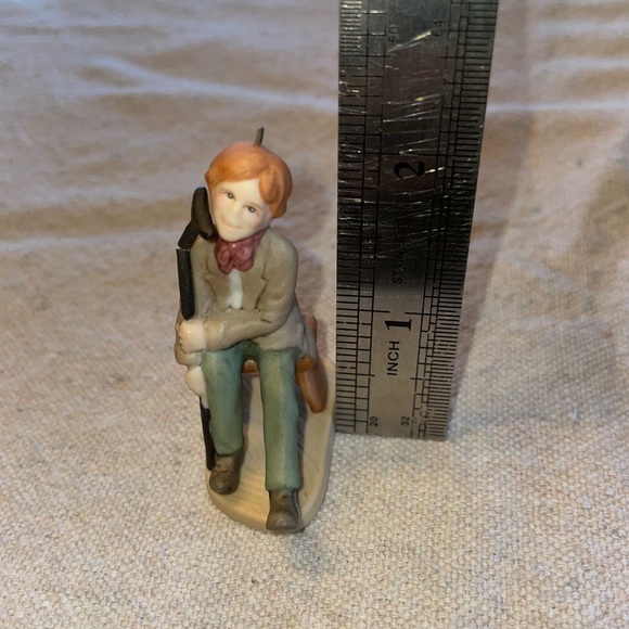 Tiny Tim- 1991. Hand-Painted Fine Porcelain Ornament. New in Original Box. - Picture 6 of 7